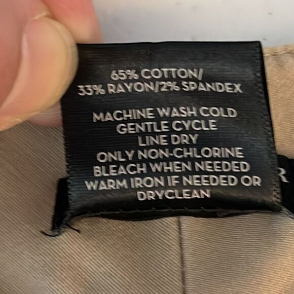 Ann Taylor Factory Curvy Pants, size 6 Petite, Khaki color, Front pockets - Picture 8 of 9